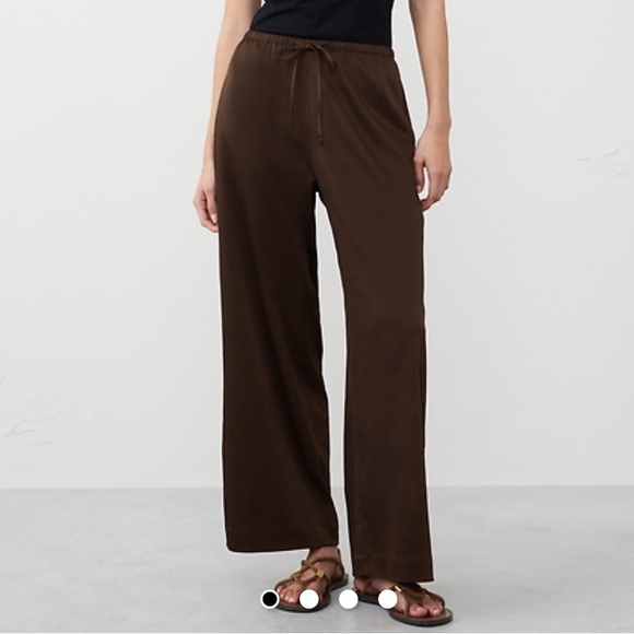 Banana Republic WIDE-LEG CRINKLED SATIN PULL-ON PANT Dark Oak colour - Picture 2 of 9